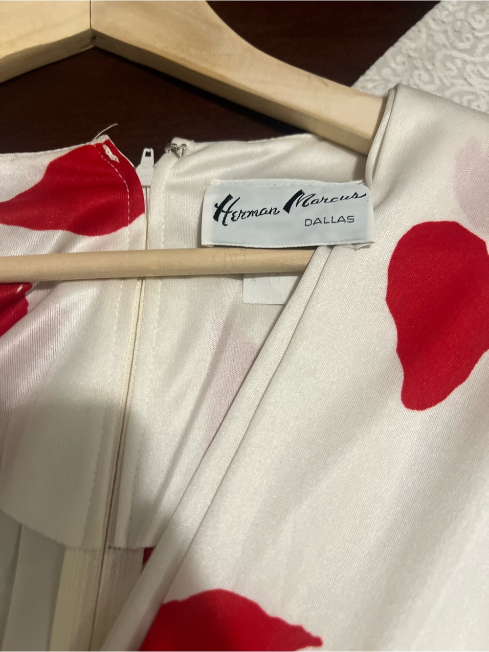 Vintage Herman Marcus Of Dallas Red Rose Maxi Dress No Belt Retro 70’s Chic - Picture 2 of 14